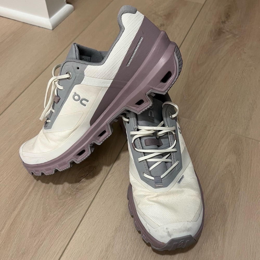 On Shoes Helion